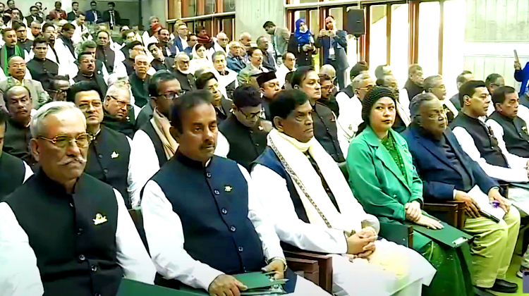 শপথ নিলেন দ্বাদশ জাতীয় সংসদের নবনির্বাচিত সদস্যরা