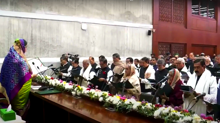 শপথ নিলেন দ্বাদশ জাতীয় সংসদের নবনির্বাচিত সদস্যরা