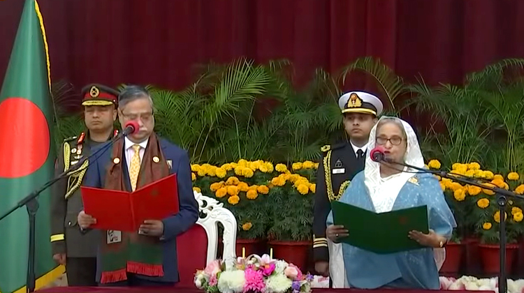 প্রধানমন্ত্রী হিসেবে পঞ্চমবারের মতো শপথ নিলেন শেখ হাসিনা