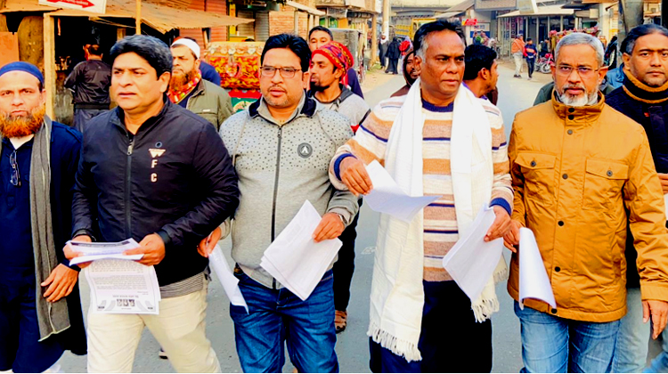 জনগণকে ধন্যবাদ দিয়ে টাঙ্গাইলে লিফলেট বিতরণ করেছে বিএনপি