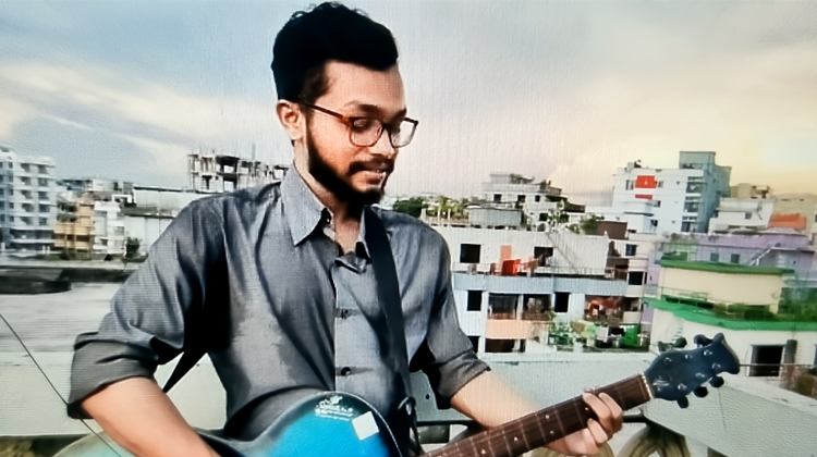 নিজ কক্ষ থেকে ইস্ট ওয়েস্ট বিশ্ববিদ্যালয়ের শিক্ষার্থীর ঝুলন্ত লাশ উদ্ধার