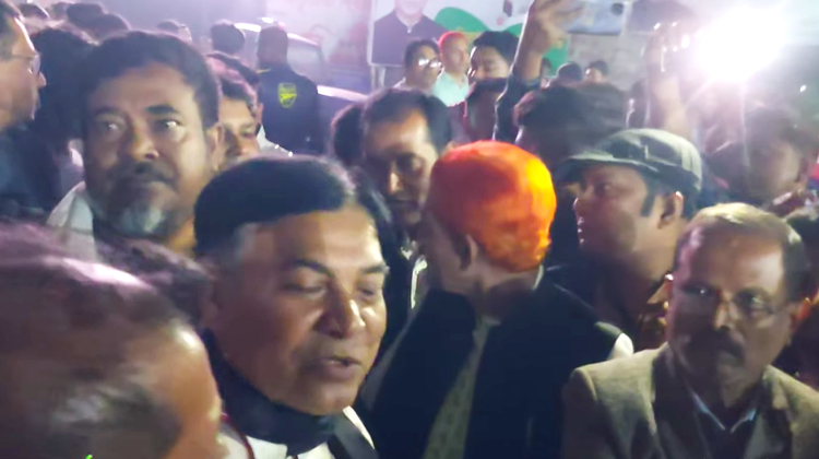 টাঙ্গাইলে একুশের প্রথম প্রহরে সংবাদ সংগ্রহে পৌর মেয়রের বাঁধা