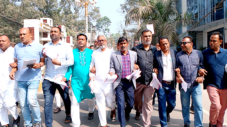 টাঙ্গাইলে বিএনপির লিফলেট বিতরণ