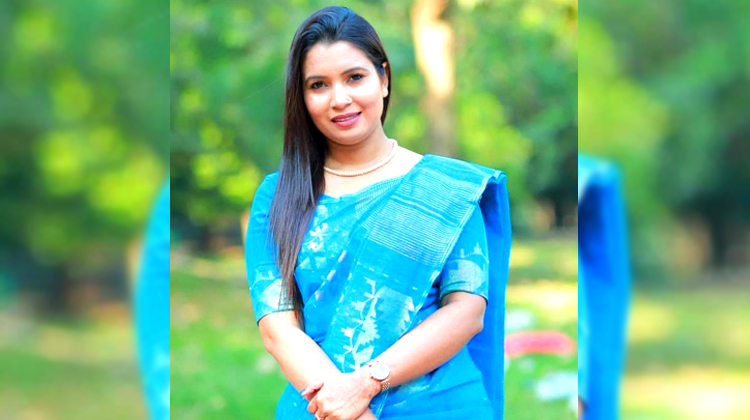 রাজনীতির মাঠ দাঁপিয়ে বেড়াচ্ছেন প্রাথমিক বিদ্যালয়ের শিক্ষিকা শিলা