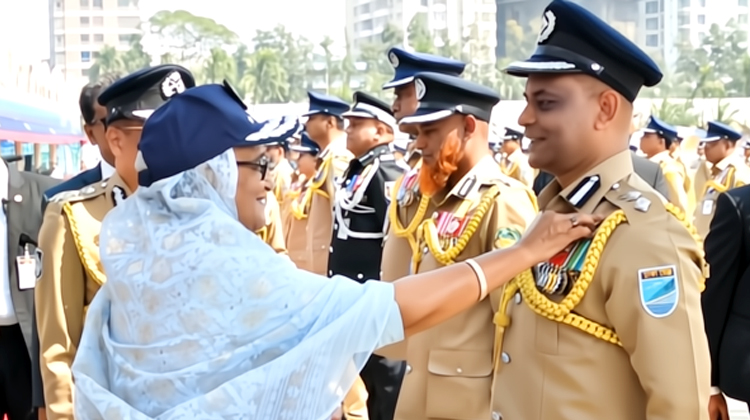 প্রধানমন্ত্রীর হাত থেকে বিপিএম পদক পেলেন টাঙ্গাইলের এসপি