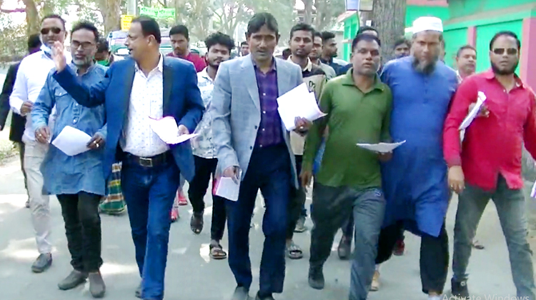টাঙ্গাইলে শহর ও ইউনিয়ন বিএনপির উদ্যোগে লিফলেট বিতরণ