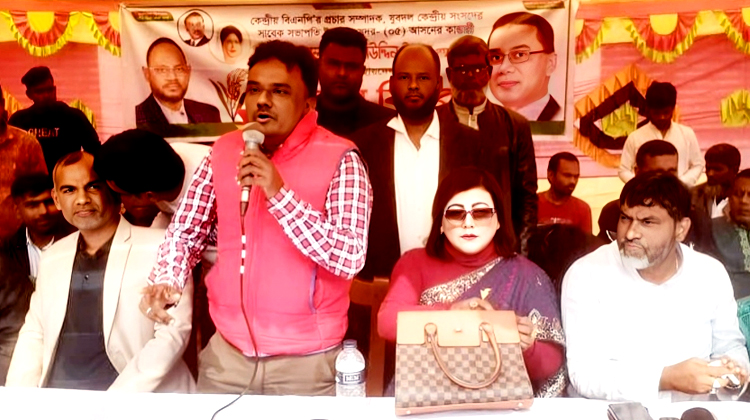 পোড়াবাড়ীতে সুলতান সালাউদ্দিন টুকুর পক্ষ থেকে শীতবস্ত্র বিতরণ