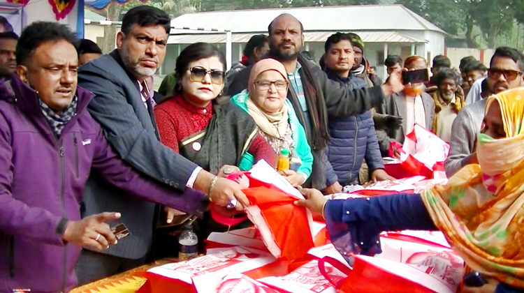 কাতুলী ইউনিয়নে টুকুর পক্ষ থেকে অসহায়দের মাঝে শীতবস্ত্র বিতরণ