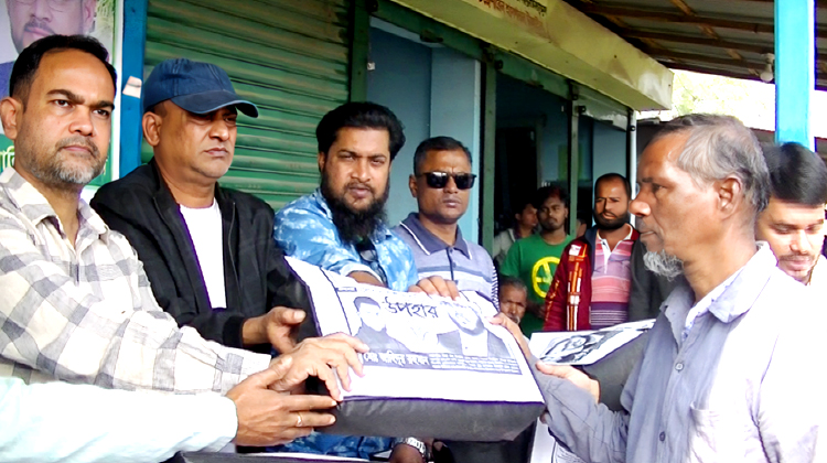 ঘারিন্দা ইউনিয়নে টুকুর পক্ষ থেকে শীতবস্ত্র বিতরণ