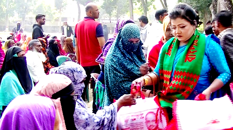 দাইন্যা ইউনিয়নে সুলতান সালাউদ্দিন টুকু'র পক্ষ শীতবস্ত্র বিতরণ