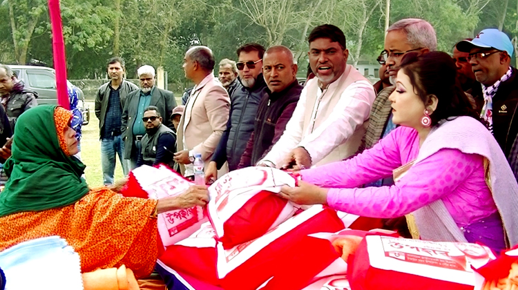 টাঙ্গাইলের বাঘিল ইউনিয়নে টুকুর পক্ষ থেকে শীতবস্ত্র বিতরণ
