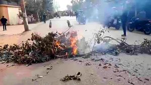 কারখানা শ্রমিকদের দাবি আদায়ে শ্রীপুরে ৪ ঘন্টা সড়ক অবরোধ