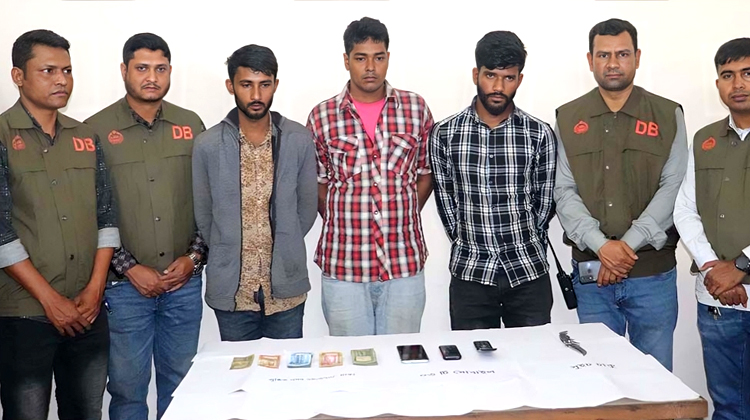রাজশাহীগামী চলন্তবাসে বাসে ডাকাতি ও শ্লীলতাহানি, টাঙ্গাইলে আটক ৫