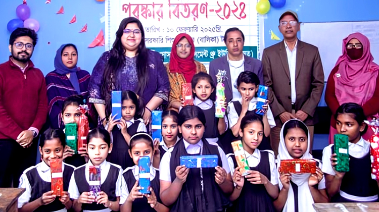 সেতু’র কৃতি শিক্ষার্থীদের মাঝে পুরস্কার বিতরণ