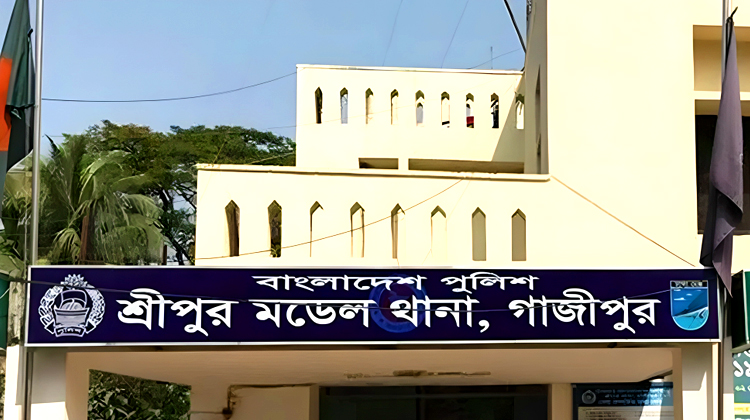 শ্রীপুরে নারী আসামি ধরতে গিয়ে মার খেল পুলিশ!