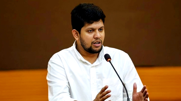 সরকারকে কাজ করতে দিন: উপদেষ্টা মাহফুজ