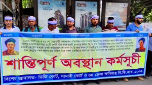 পিলখানার সামনে অবস্থান নিয়েছেন চাকরিচ্যুত বিডিআর সদস্য ও তাদের পরিবার